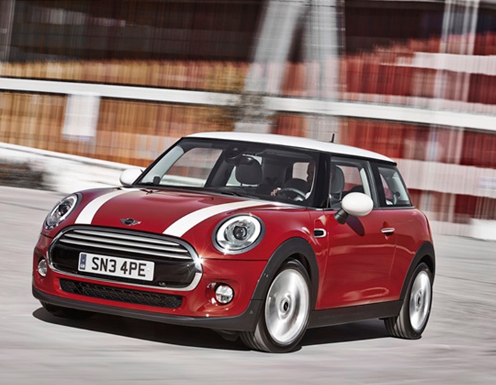 Небольшой и компактный MINI Cooper 2014 года